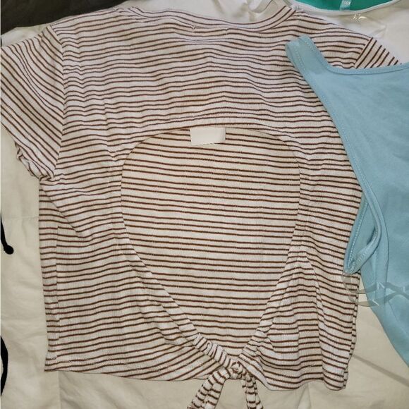 COPY - Crop top Large & medium bundle - Picture 8 of 12